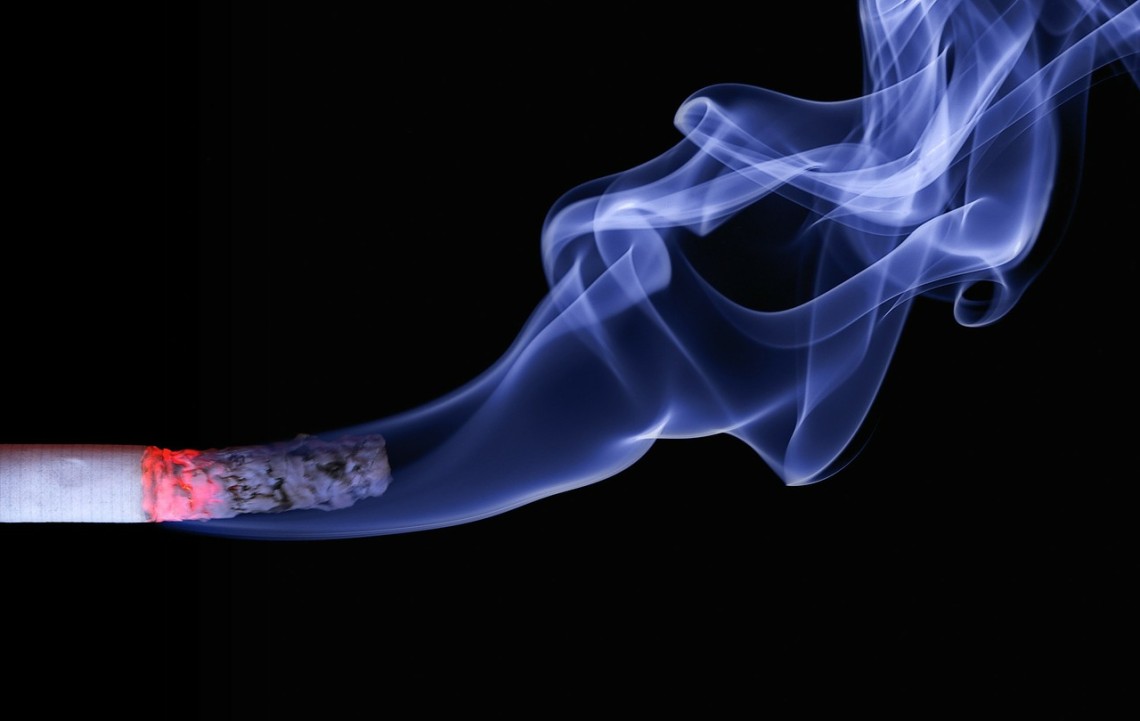 The Real Negative Effects of Smoking on your Oral Health ...